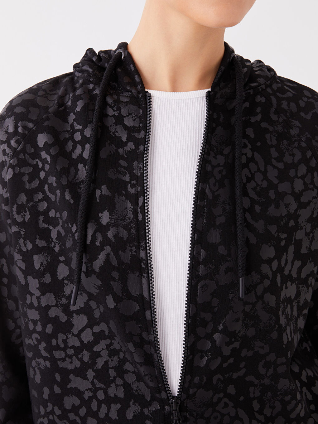 Siyah Kapüşonlu Desenli Uzun Kollu Kadın Fermuarlı Sweatshirt-3