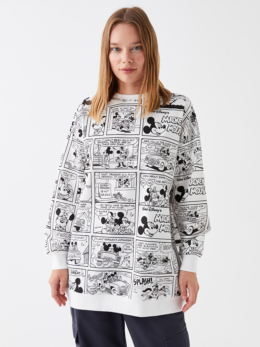 Siyah Bisiklet Yaka Mickey ve Arkadaşları Baskılı Uzun Kollu Oversize Kadın Sweatshirt Tunik-1
