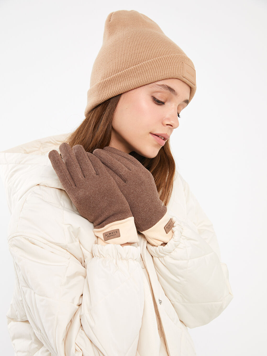 Bej Etiket Baskılı Kadın Süet Eldiven