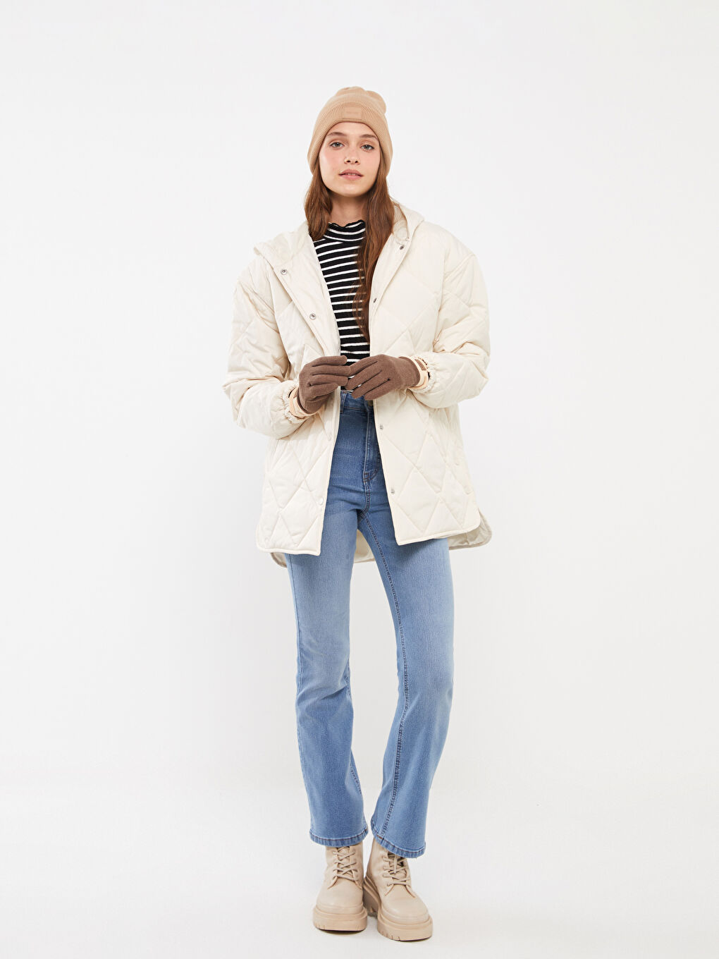 Bej Etiket Baskılı Kadın Süet Eldiven-1