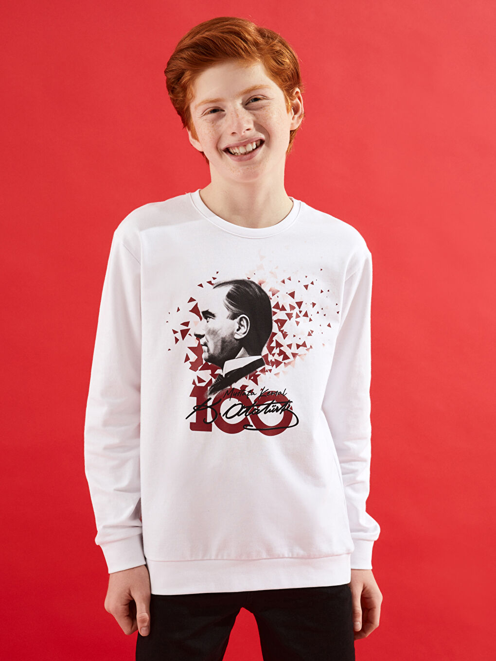 LCW Kids Optik Beyaz Bisiklet Yaka Atatürk Baskılı Uzun Kollu Erkek Çocuk Sweatshirt