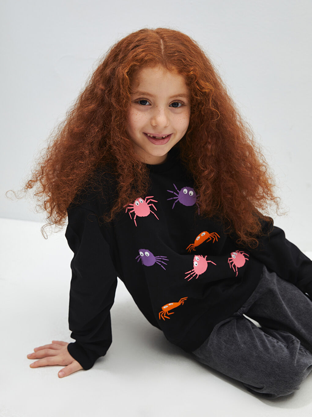 LCW Kids Yeni Siyah Bisiklet Yaka Baskılı Uzun Kollu Kız Çocuk Sweatshirt - 1