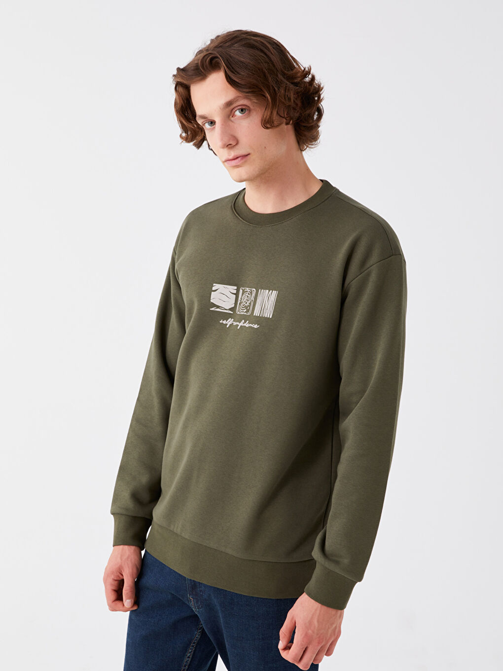 LCW Casual Koyu Yeşil Bisiklet Yaka Uzun Kollu Baskılı Erkek Sweatshirt