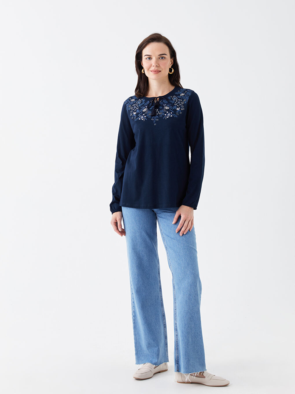 Lacivert Bağlamalı Yaka Baskılı Uzun Kollu Kadın Bluz-1