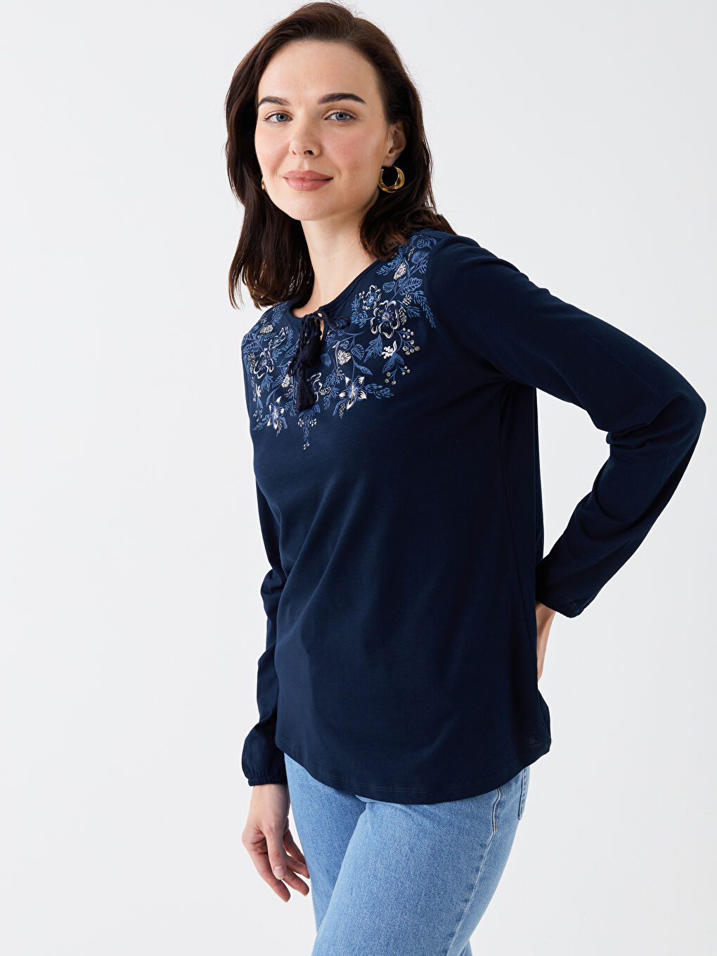 Lacivert Bağlamalı Yaka Baskılı Uzun Kollu Kadın Bluz-2