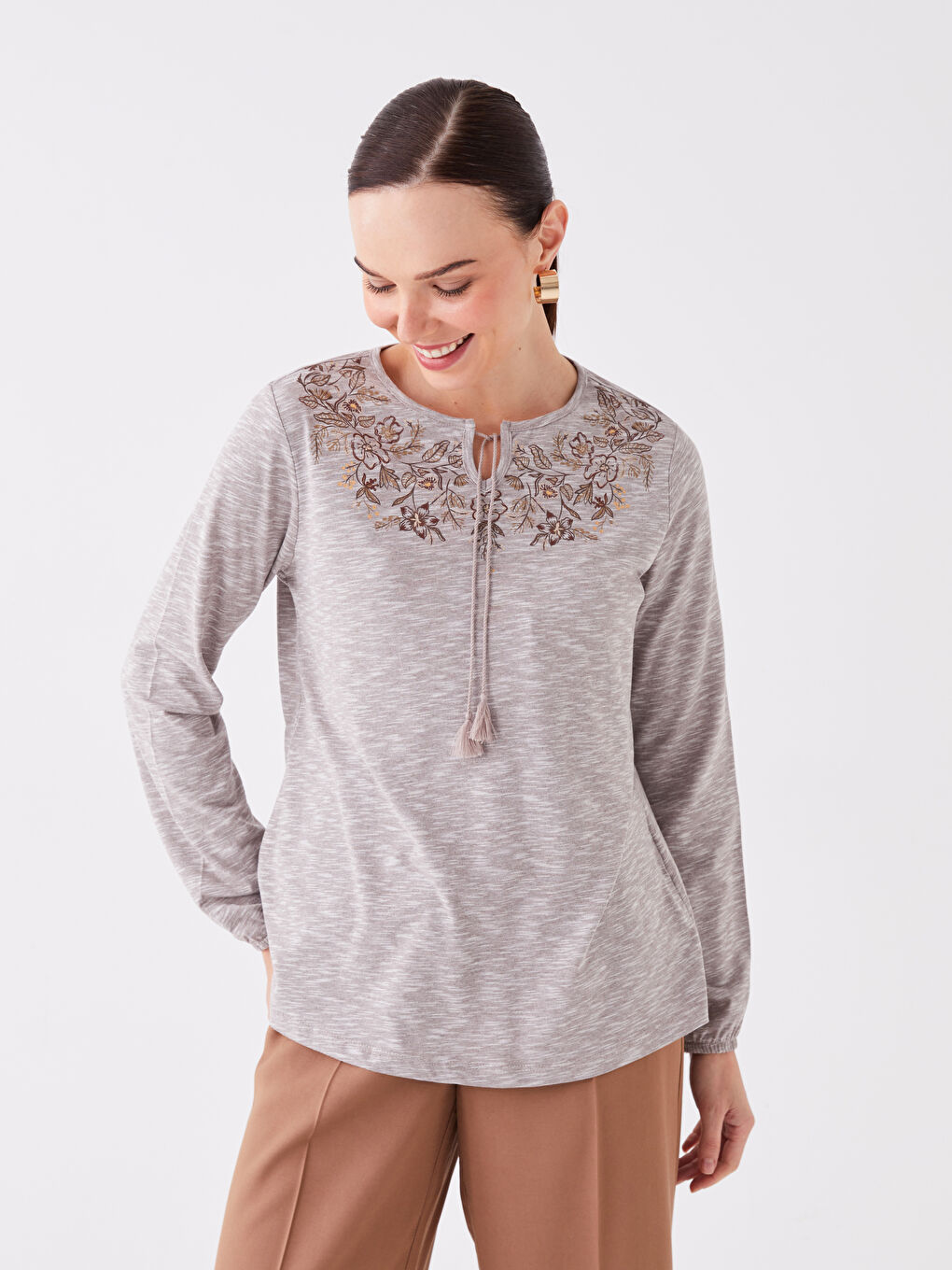 Bej Bağlamalı Yaka Baskılı Uzun Kollu Kadın Bluz