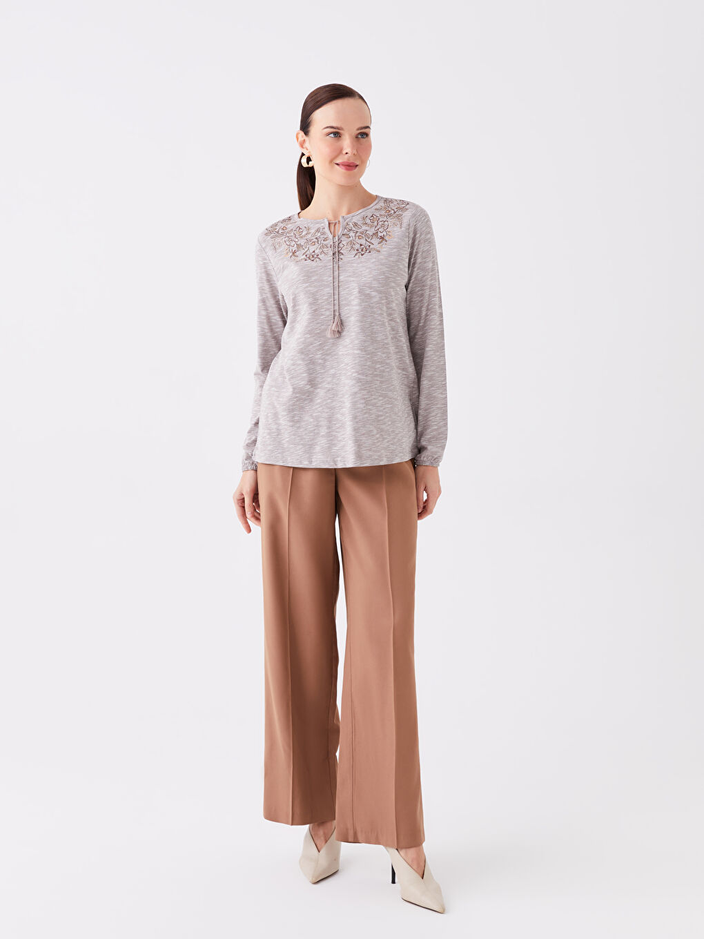 Bej Bağlamalı Yaka Baskılı Uzun Kollu Kadın Bluz-2