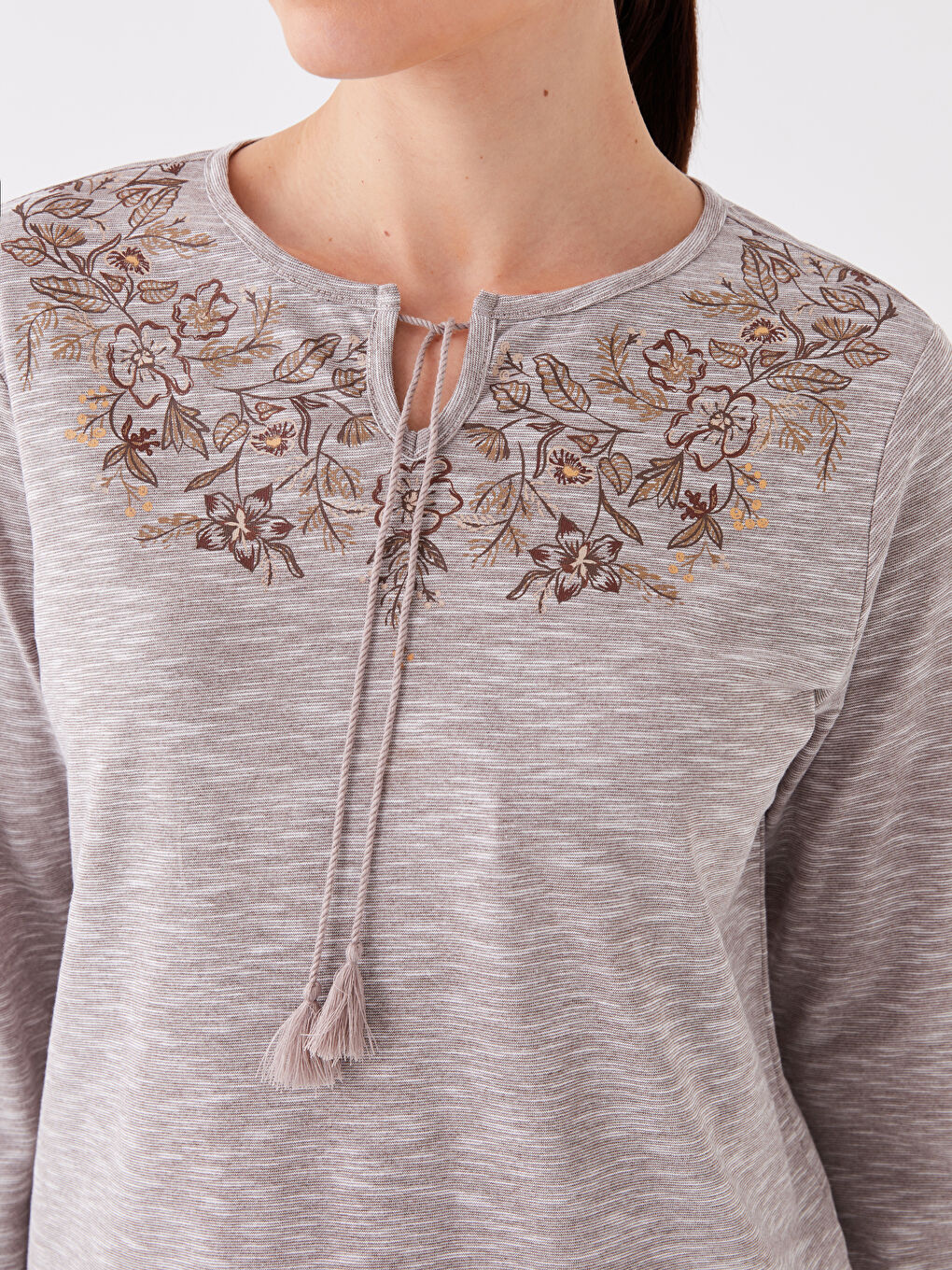 Bej Bağlamalı Yaka Baskılı Uzun Kollu Kadın Bluz-3