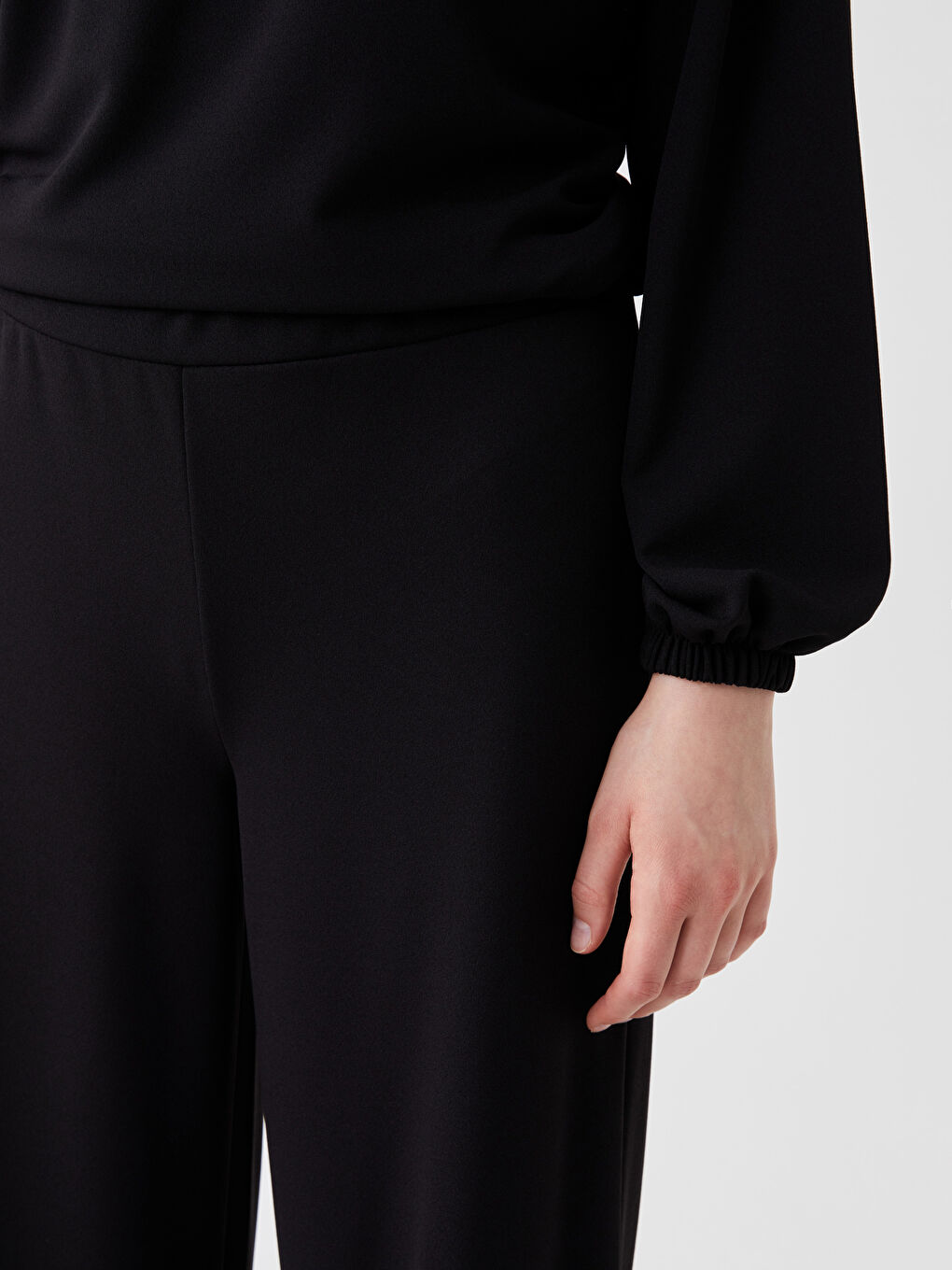 Siyah Beli Lastikli Düz Geniş Paça Kadın Eşofman Altı-1