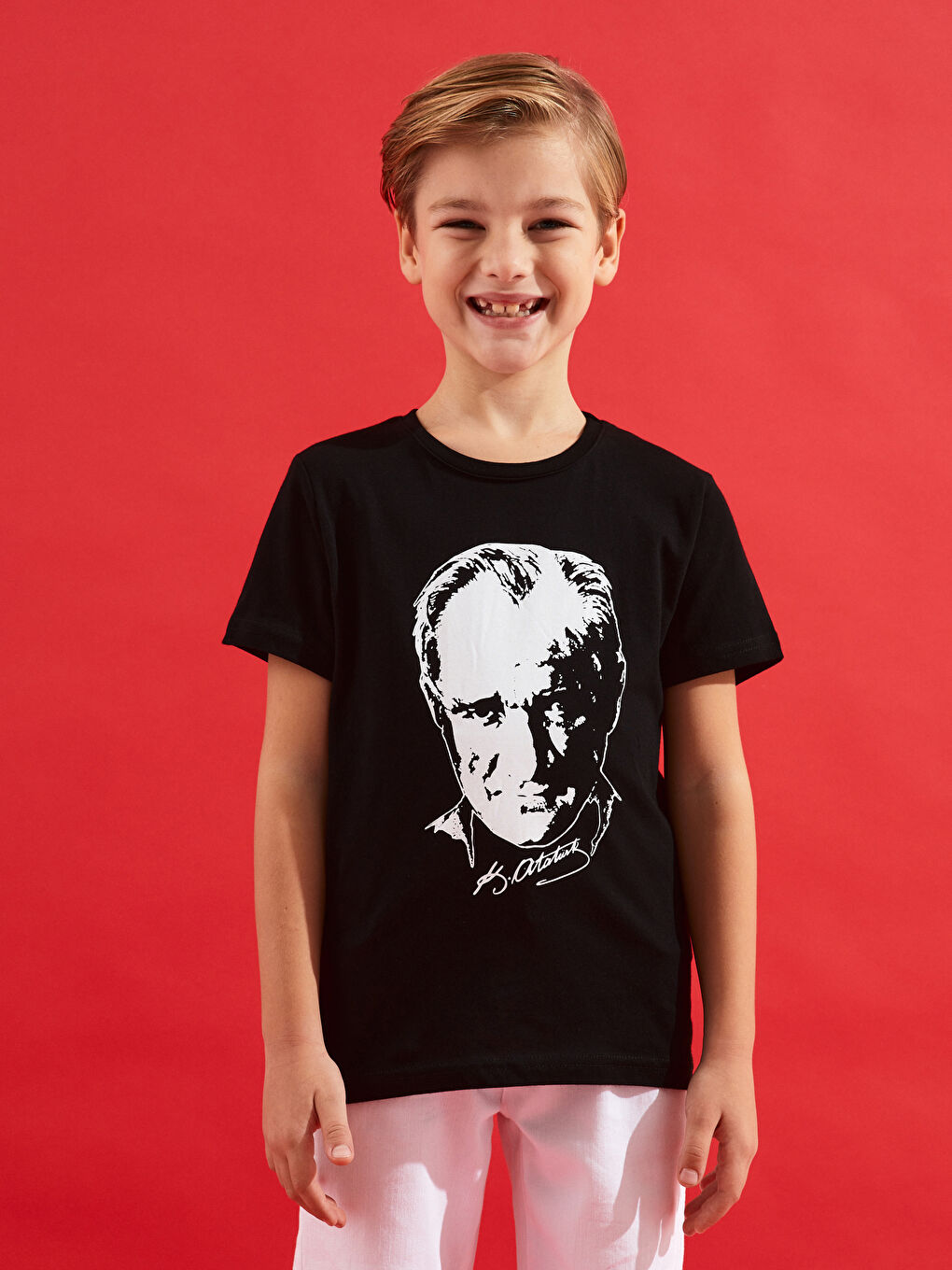 Siyah Bisiklet Yaka Atatürk Baskılı Kısa Kollu Erkek Çocuk Tişört-1