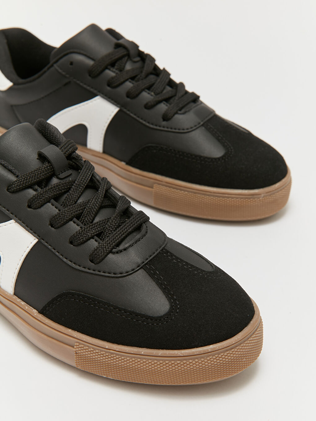 Siyah Bağcıklı Deri Görünümlü Kadın Spor Ayakkabı-2