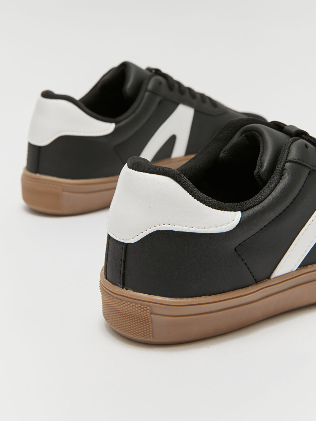 Siyah Bağcıklı Deri Görünümlü Kadın Spor Ayakkabı-4