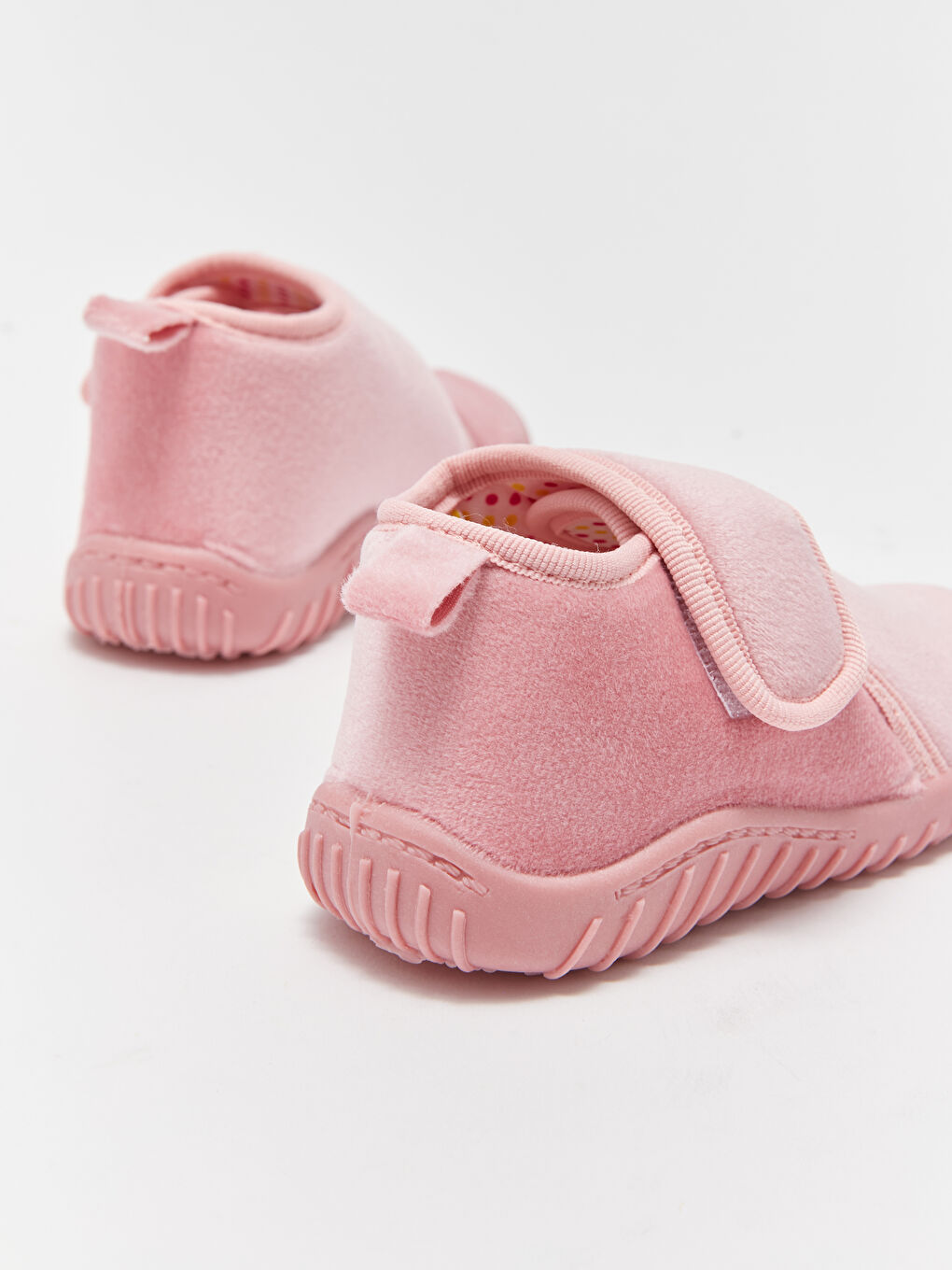 LCW STEPS Mat Pembe Cırt Cırtlı Kadife Kız Bebek Panduf - 4