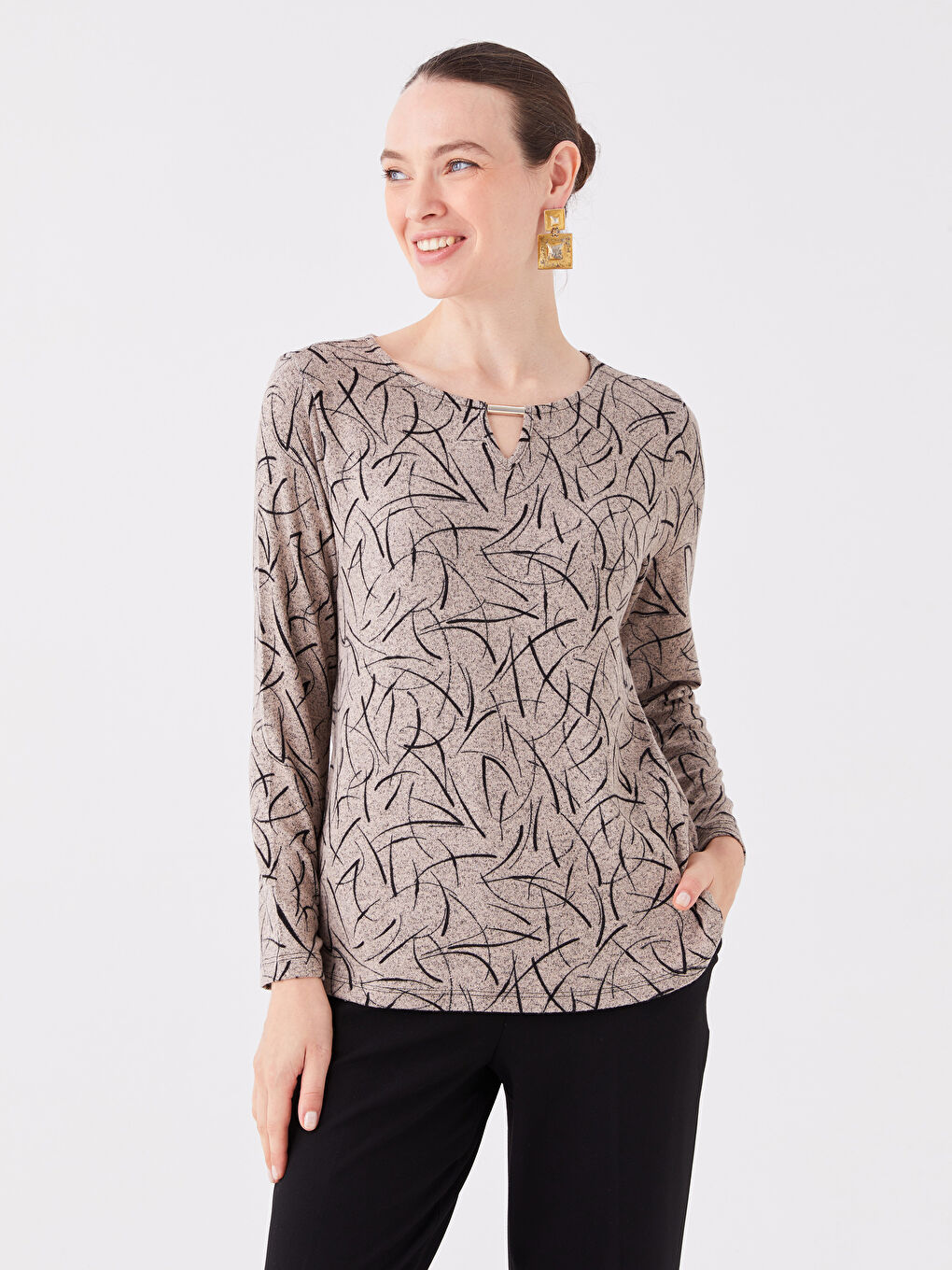Bej Bisiklet Yaka Desenli Uzun Kollu Kadın Bluz