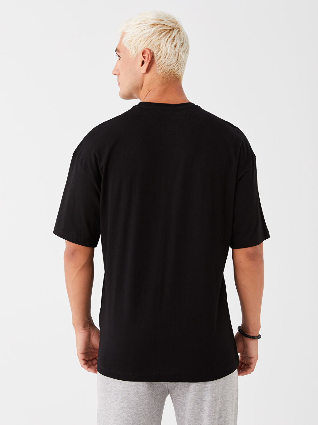 Siyah Oversize Bisiklet Yaka Kısa Kollu Erkek Tişört-4