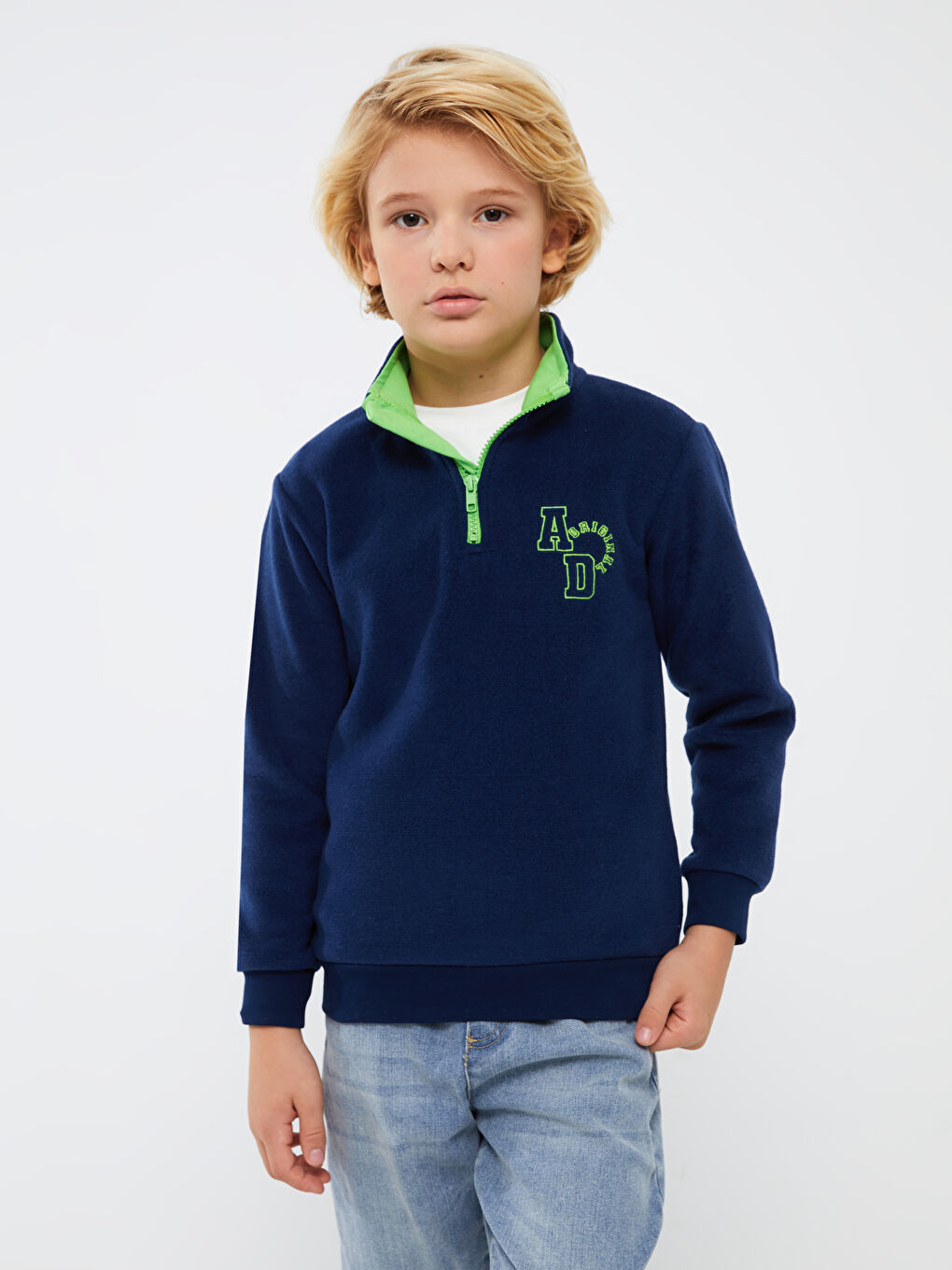 LCW Kids Lacivert Dik Yaka Nakışlı Uzun Kollu Polar Erkek Çocuk Sweatshirt