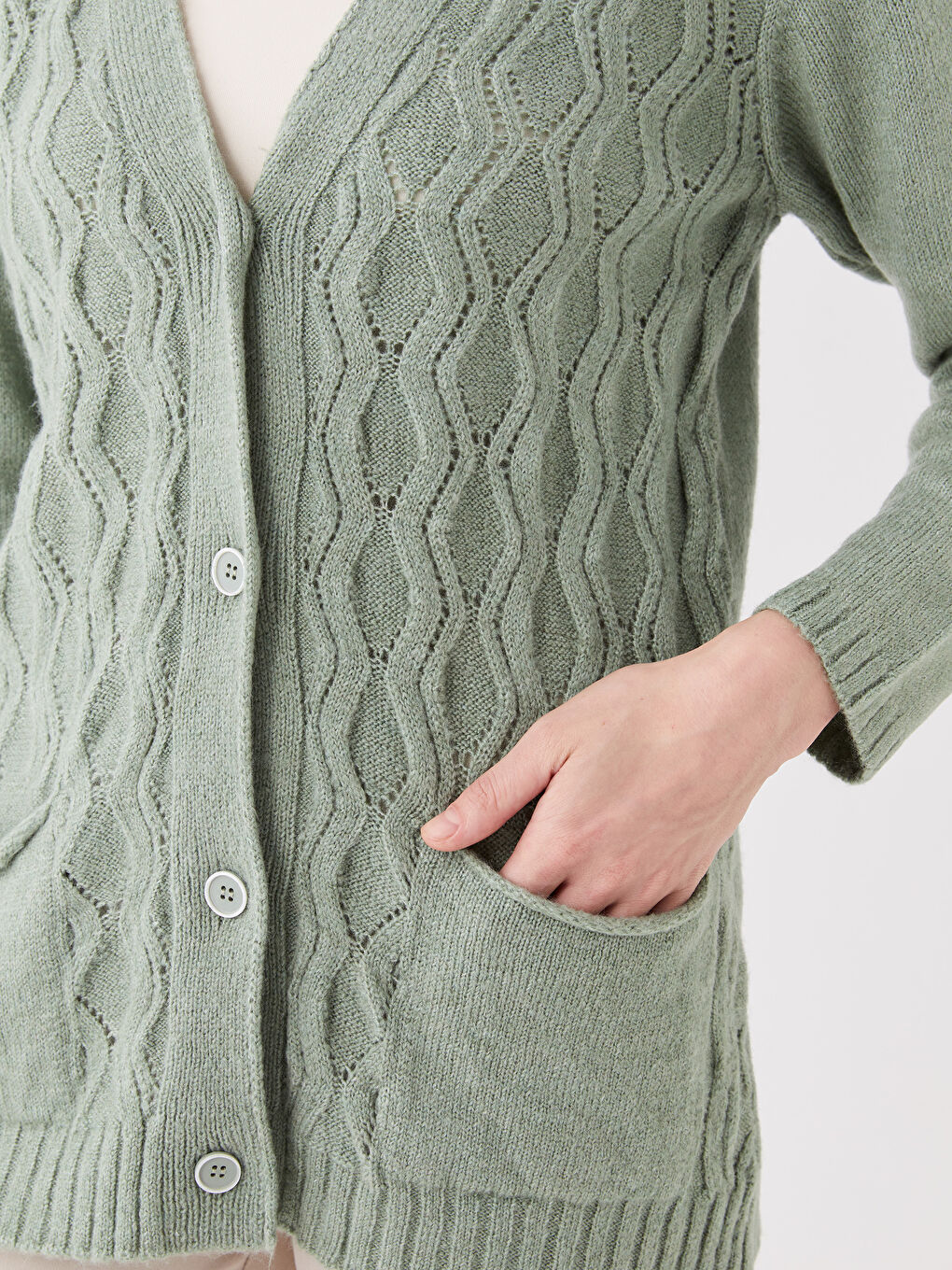 Yeşil V Yaka Kendinden Desenli Uzun Kollu Kadın Triko Hırka-3