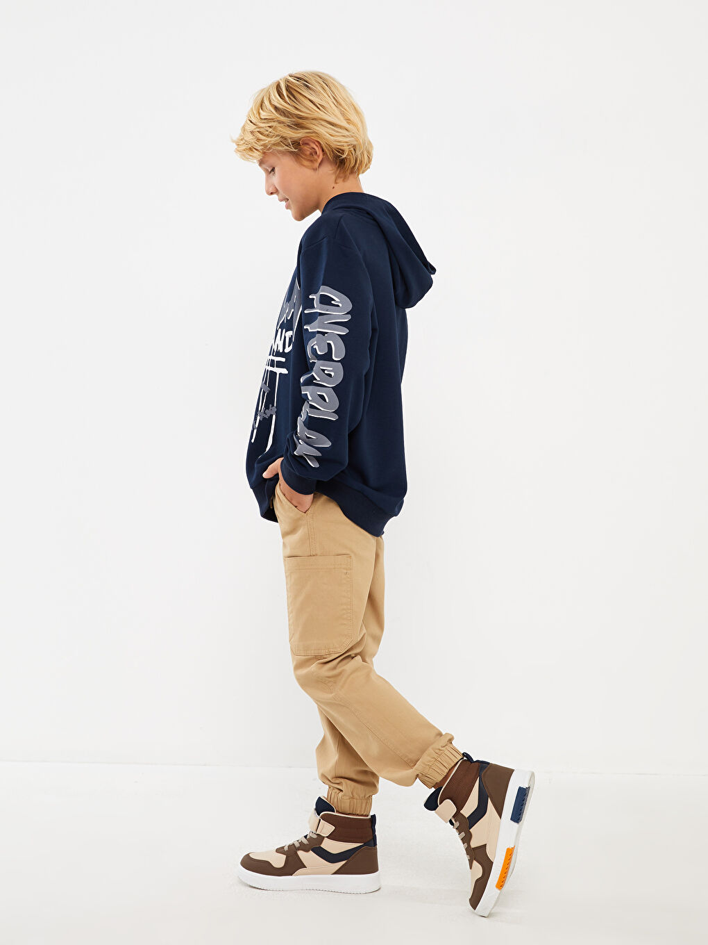 LCW Kids Pantalon de Jogging Cargo à Taille Élastiquée pour Garçons -W3BM63Z4-GCZ