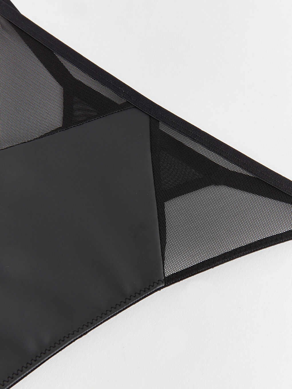 Siyah Düz Deri Görünümlü Fantezi Tanga Külot-2