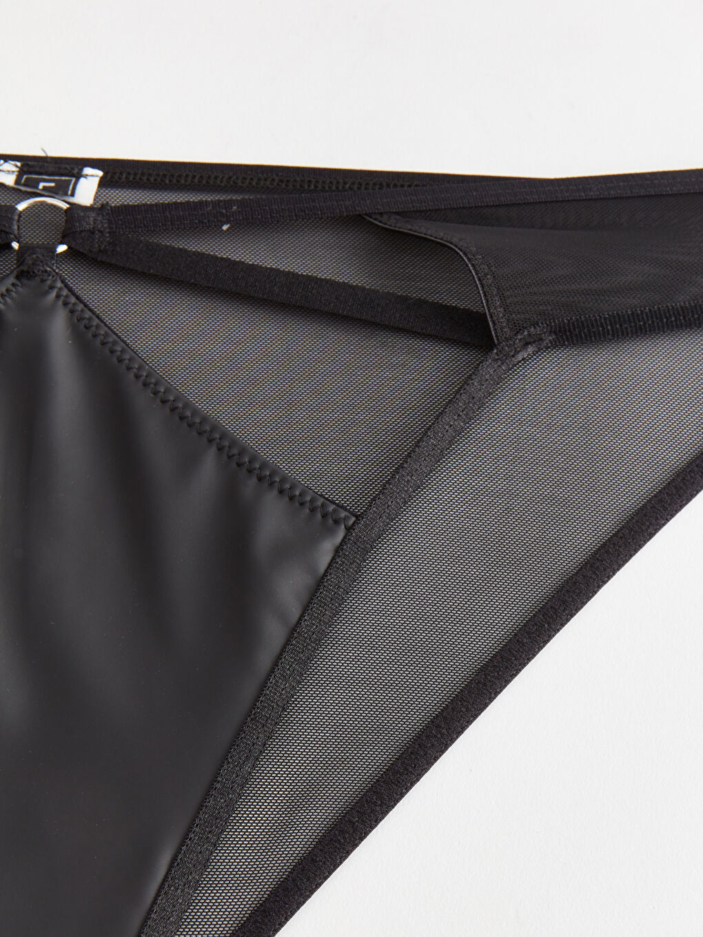 Siyah Deri Görünümlü Fantezi Bikini Külot-2