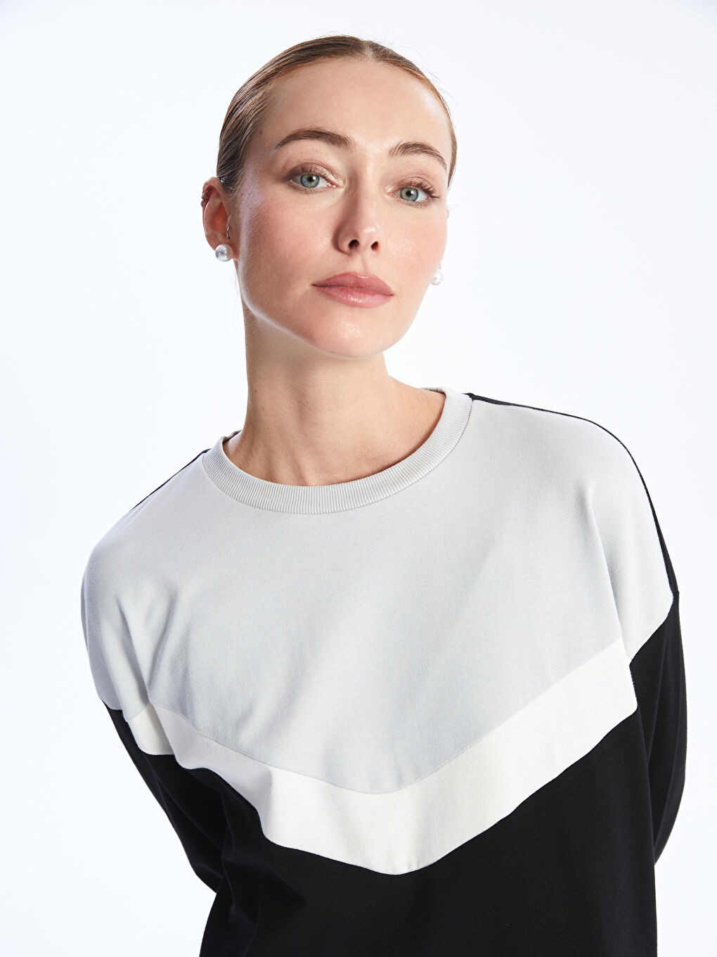 LCWAIKIKI Classic Crew Neck Long Sleeve Women's Sweatshirt Tunic with Color Block -W3BQ93Z8-CVL