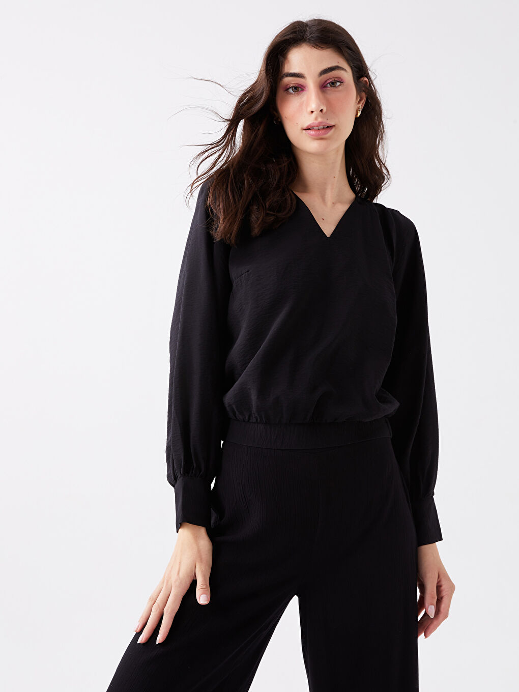 Siyah V Yaka Düz Uzun Kollu Kadın Bluz