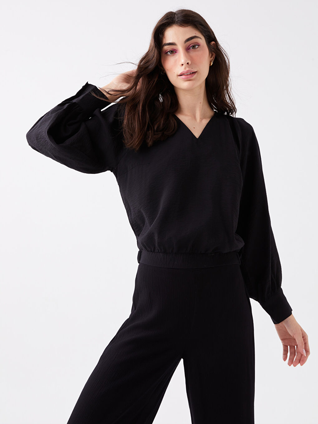 Siyah V Yaka Düz Uzun Kollu Kadın Bluz-1