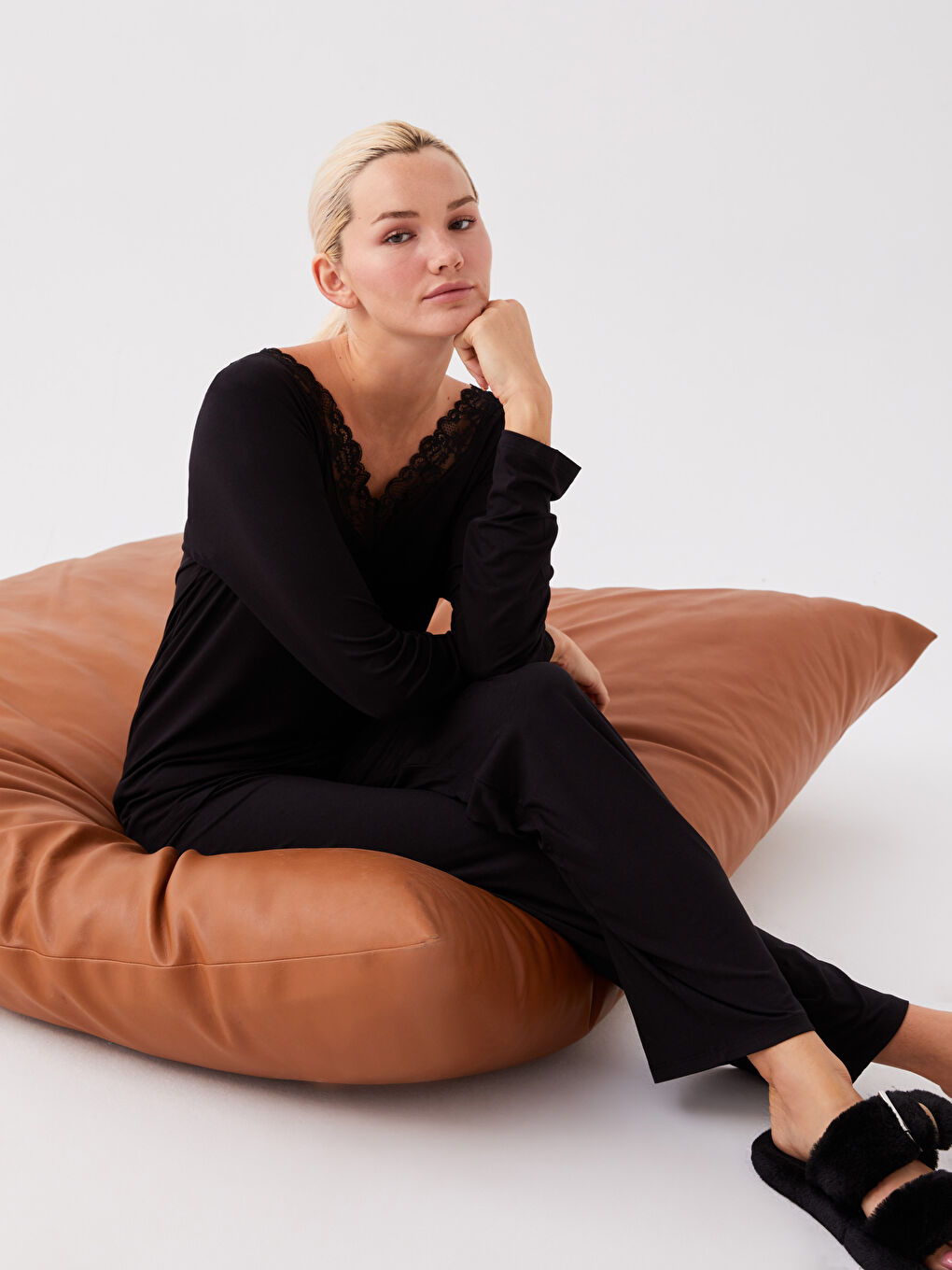 Siyah V Yaka Düz Uzun Kollu Kadın Pijama Takımı