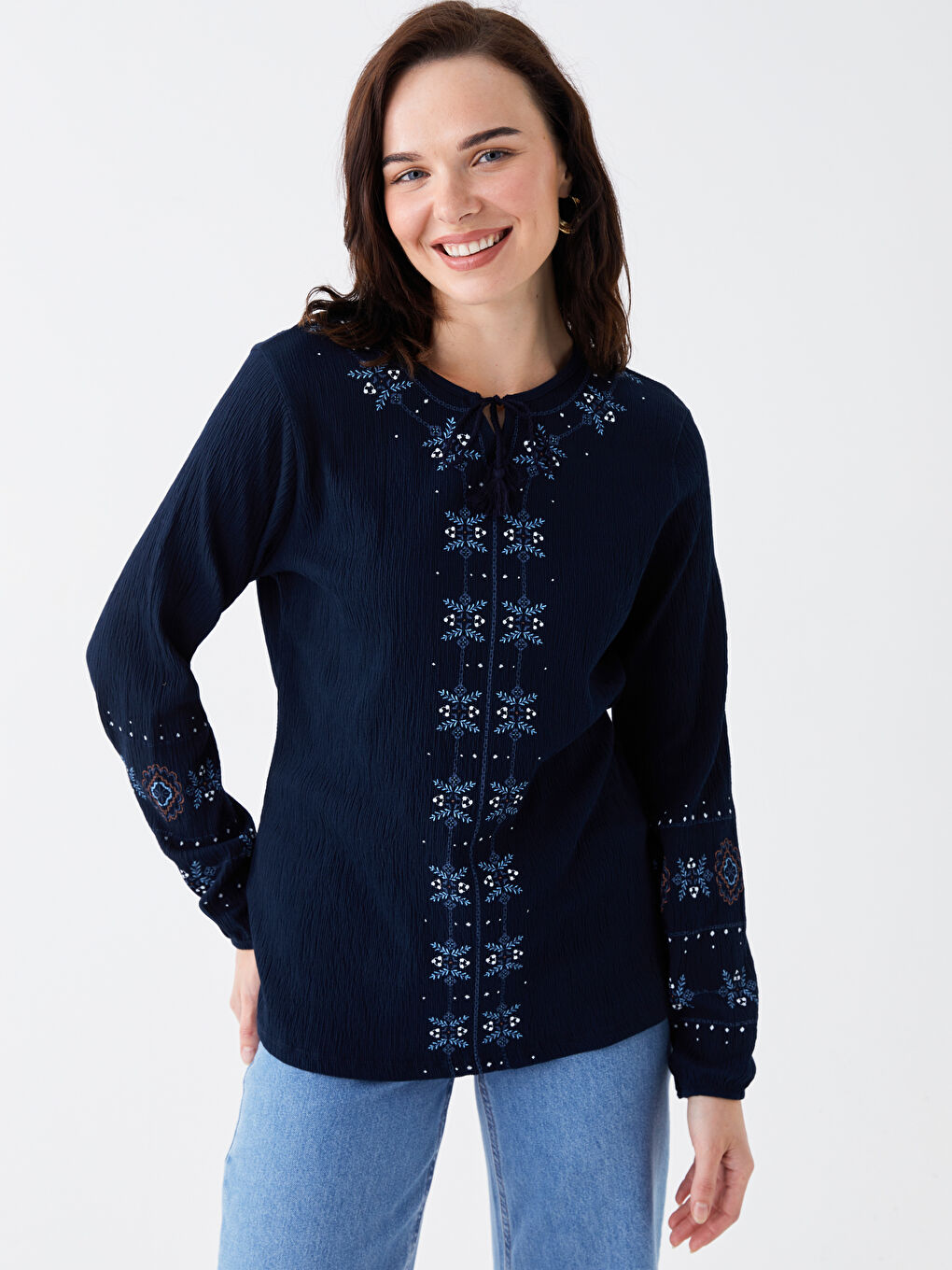 Lacivert Bağlamalı Yaka Desenli Uzun Kollu Kadın Bluz