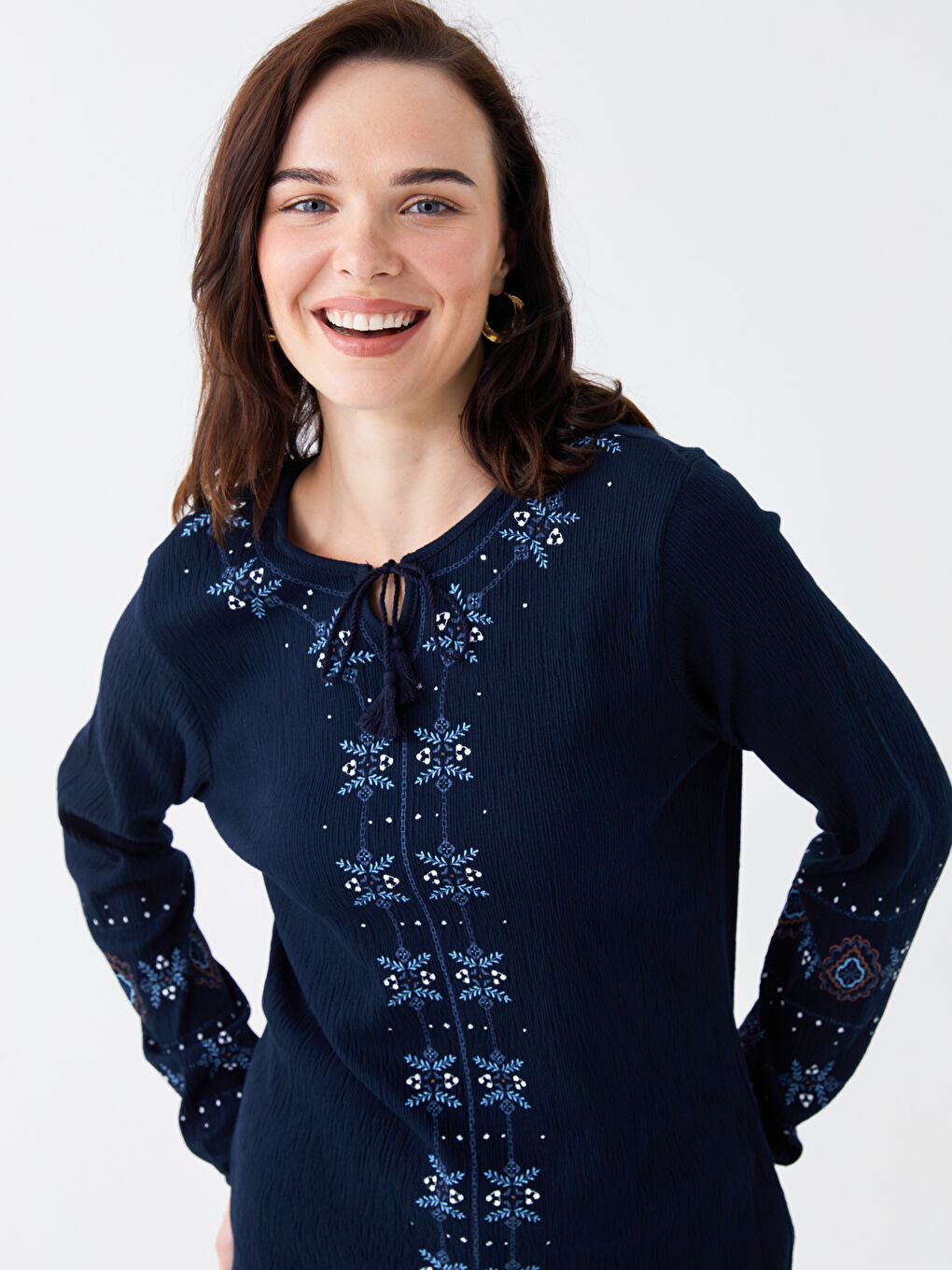 Lacivert Bağlamalı Yaka Desenli Uzun Kollu Kadın Bluz-2