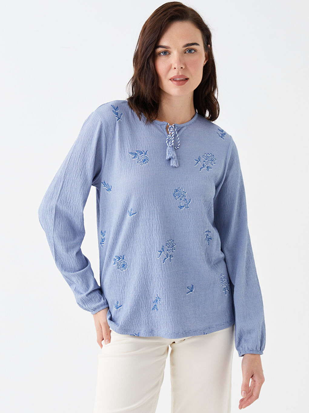Mavi Bağlamalı Yaka Çiçekli Uzun Kollu Kadın Bluz