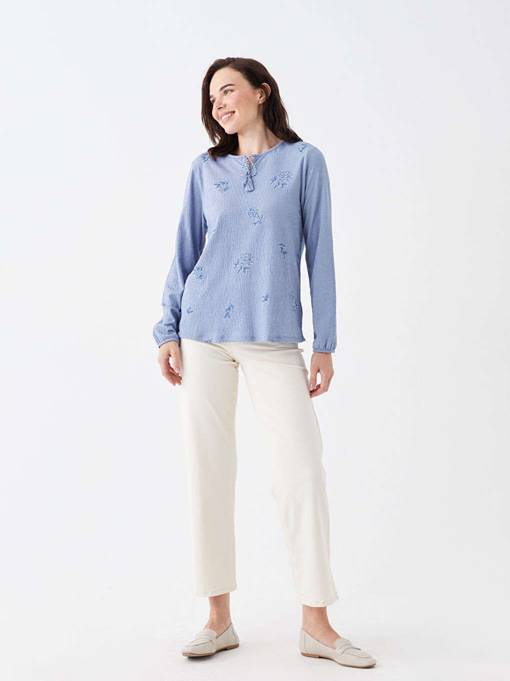 Mavi Bağlamalı Yaka Çiçekli Uzun Kollu Kadın Bluz-1