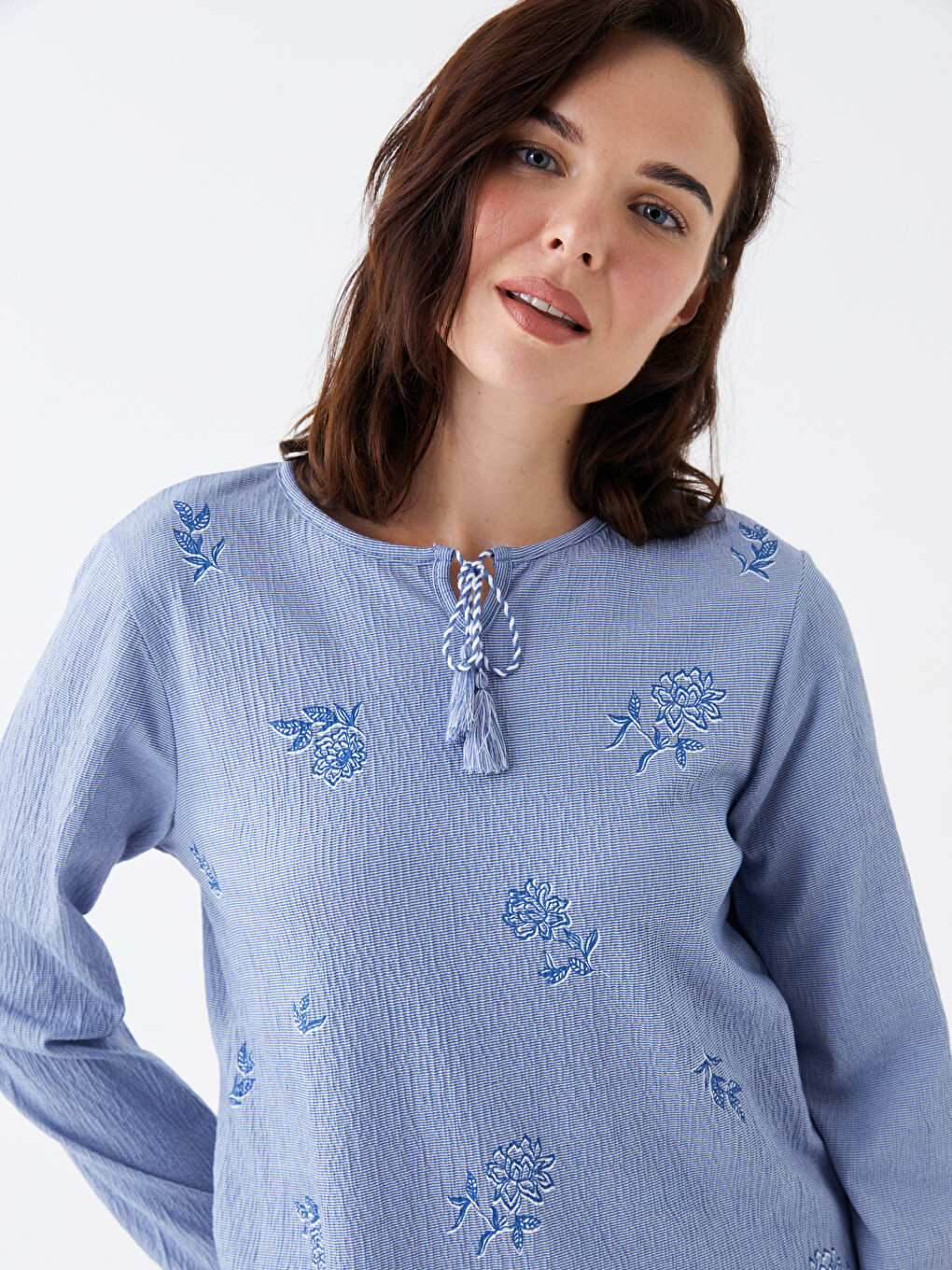 Mavi Bağlamalı Yaka Çiçekli Uzun Kollu Kadın Bluz-2