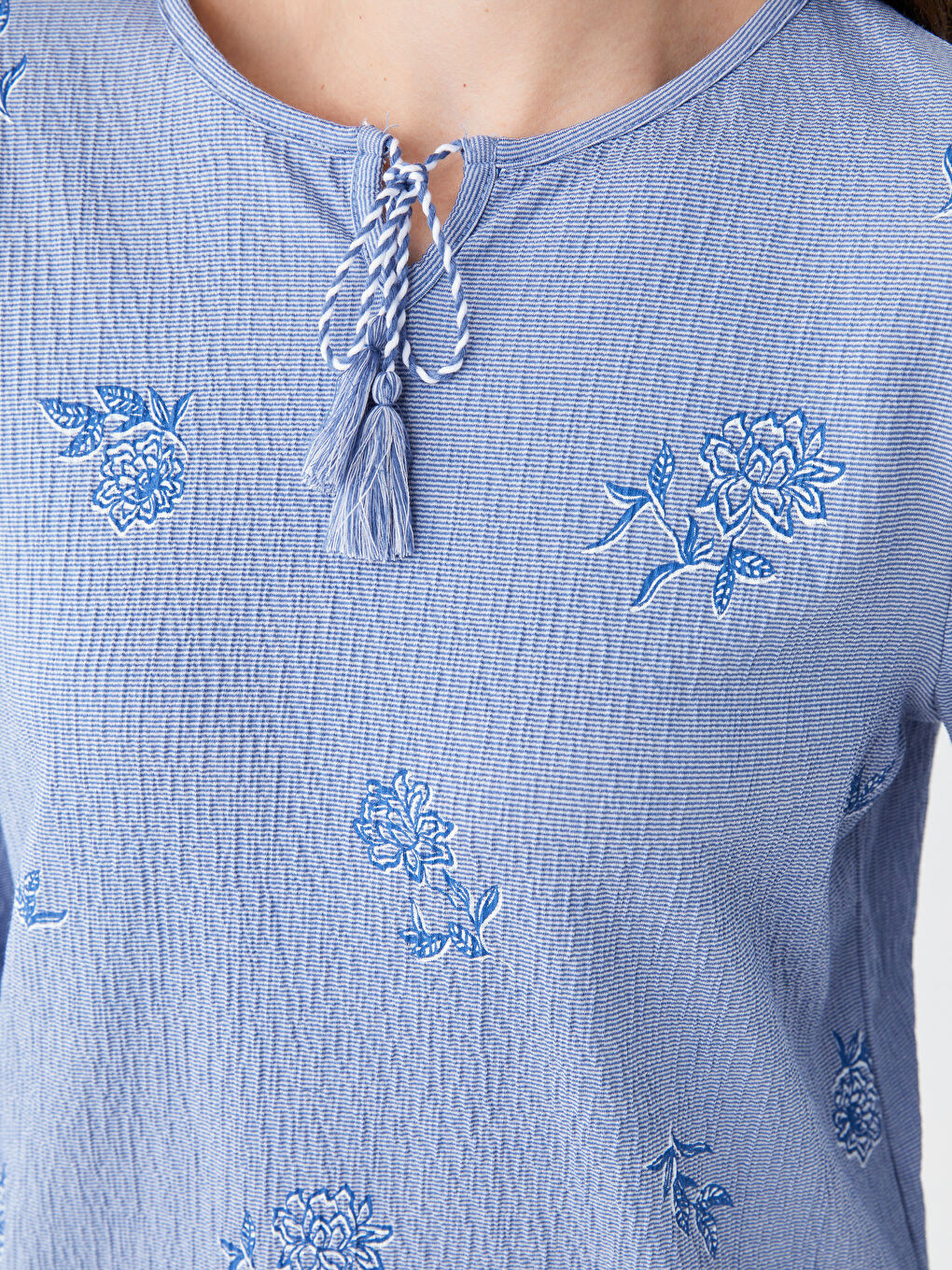 Mavi Bağlamalı Yaka Çiçekli Uzun Kollu Kadın Bluz-4