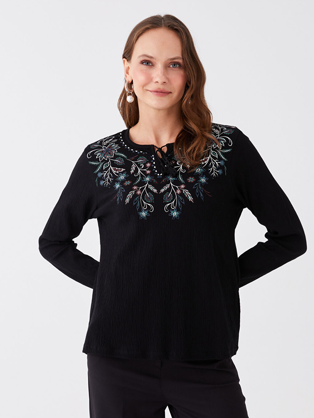 Blouse à Col Lavallière Floral à Manches Longues pour Femmes-1