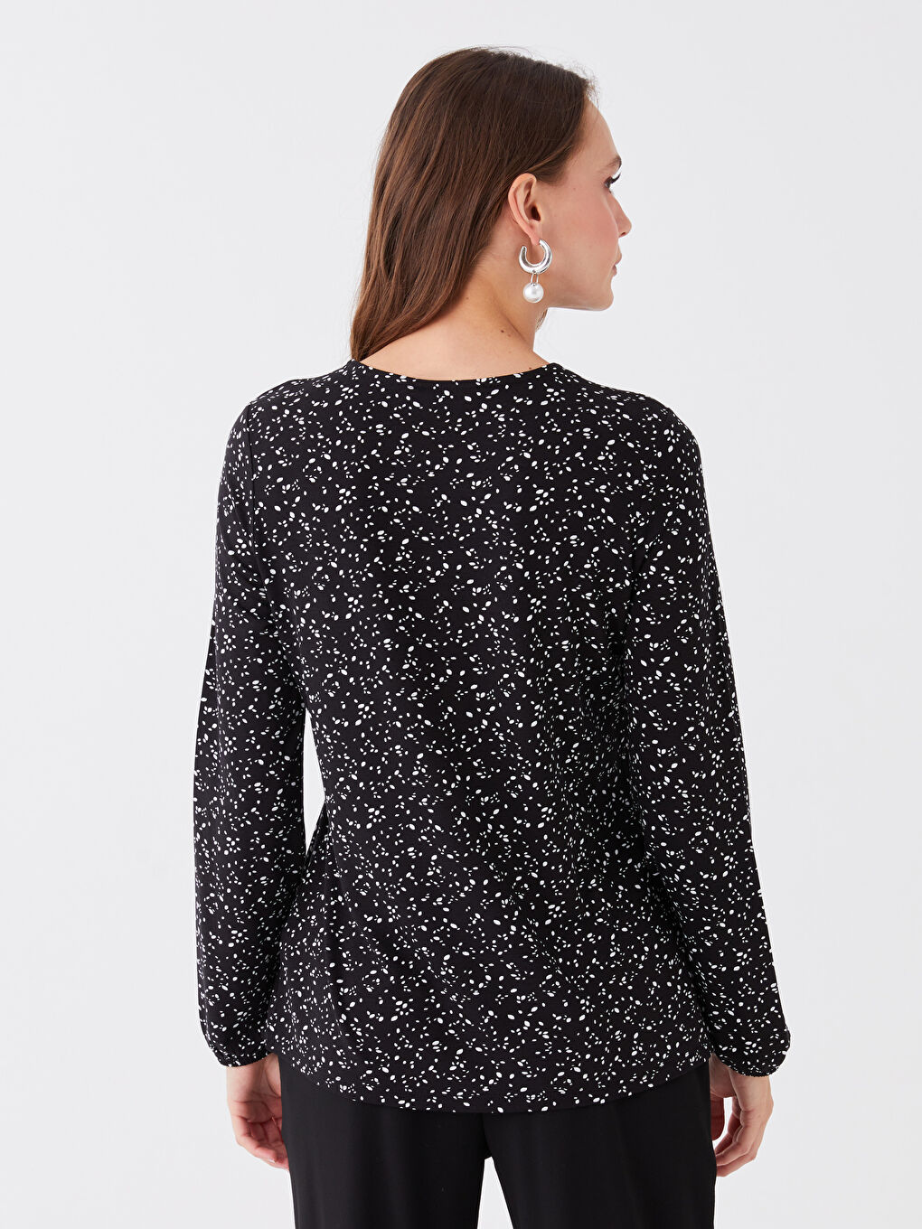 Siyah Bağlamalı Yaka Çiçekli Uzun Kollu Kadın Bluz-4