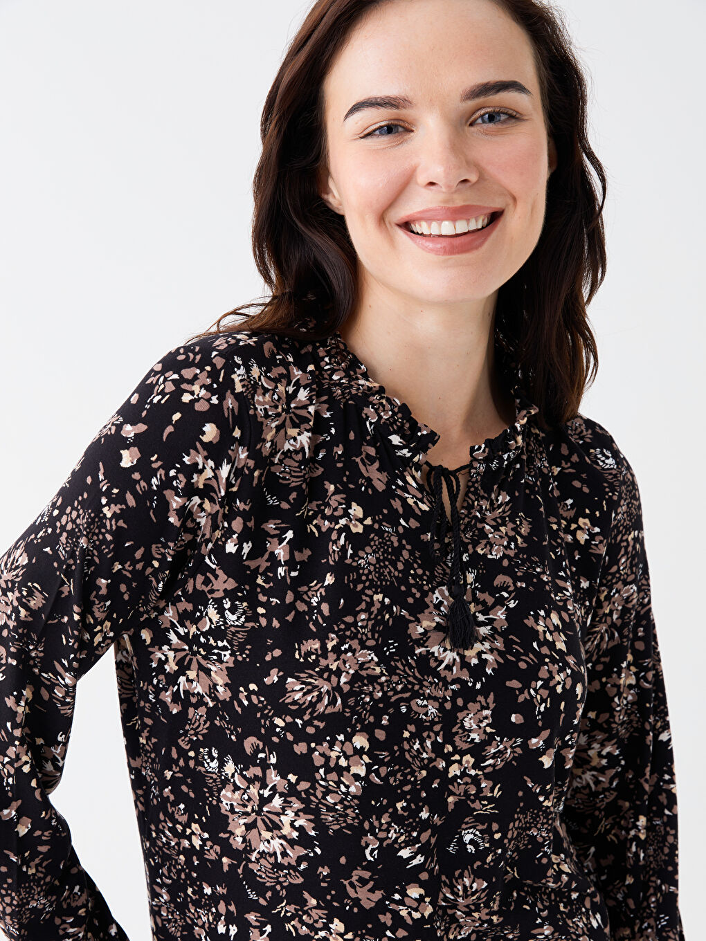 Siyah Bağlamalı Yaka Desenli Uzun Kollu Kadın Bluz