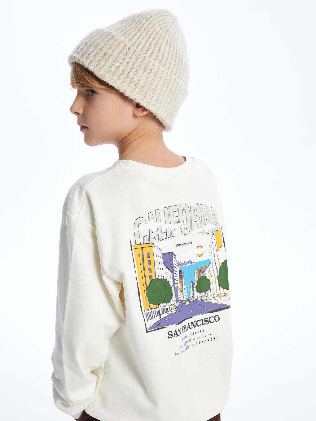 LCW Kids Ekru Rahat Kalıp Bisiklet Yaka Baskılı Erkek Çocuk Sweatshirt