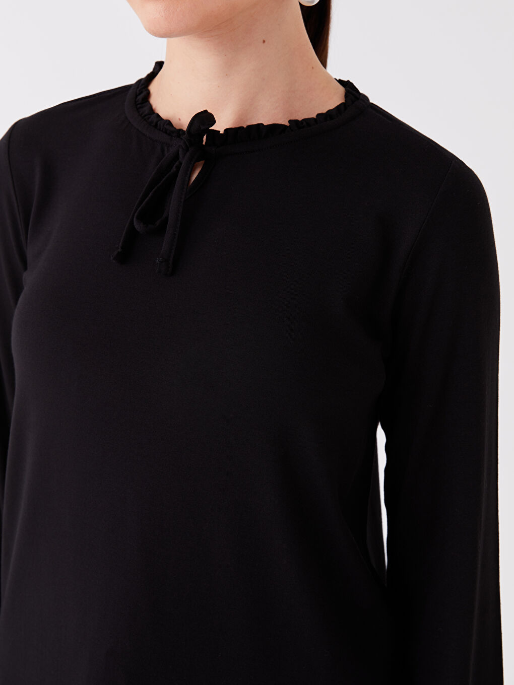 Siyah Bağlamalı Yaka Düz Uzun Kollu Kadın Bluz-3