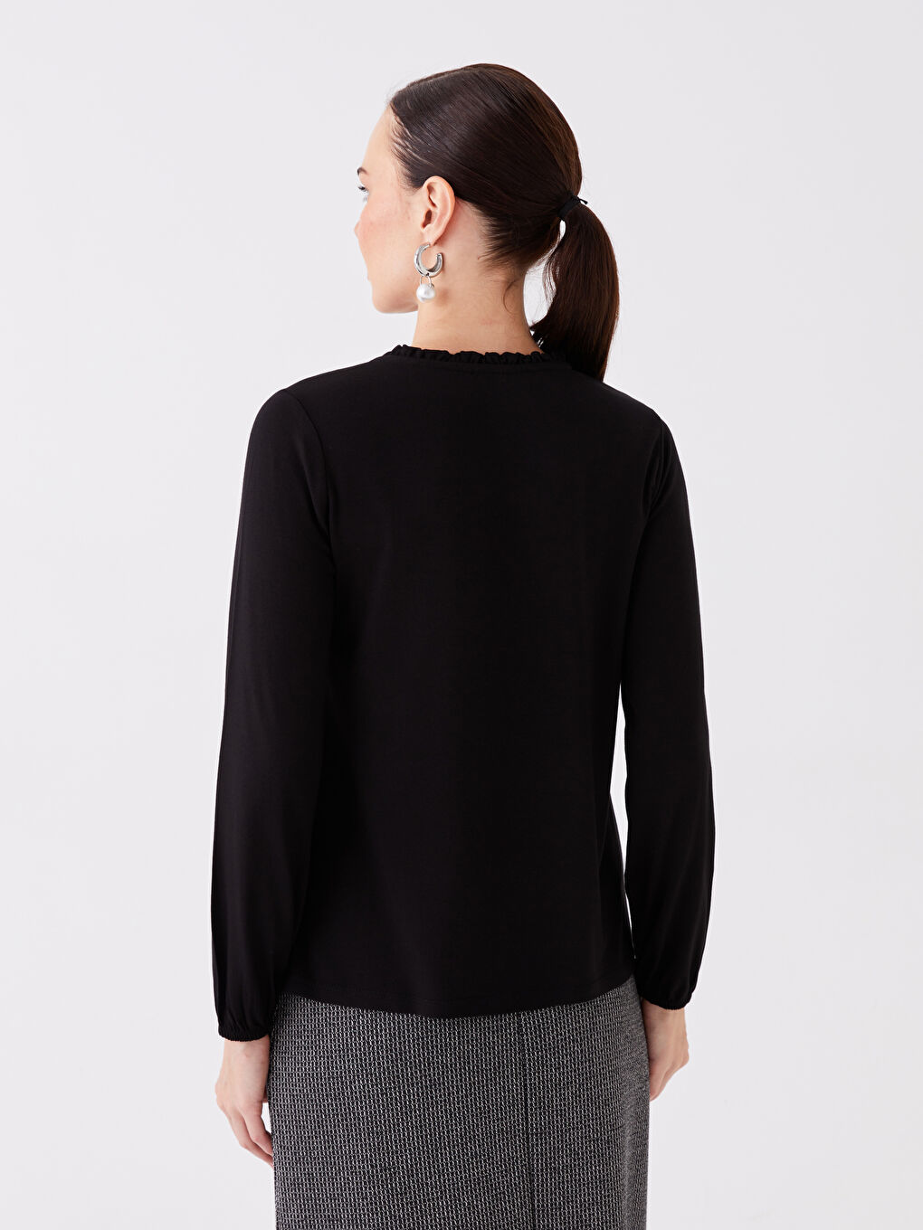 Siyah Bağlamalı Yaka Düz Uzun Kollu Kadın Bluz-4