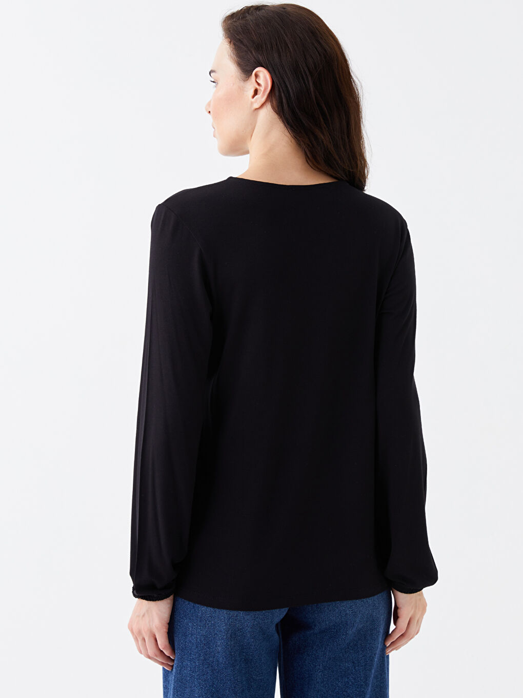 Siyah Bağlamalı Yaka Nakışlı Uzun Kollu Kadın Bluz-3