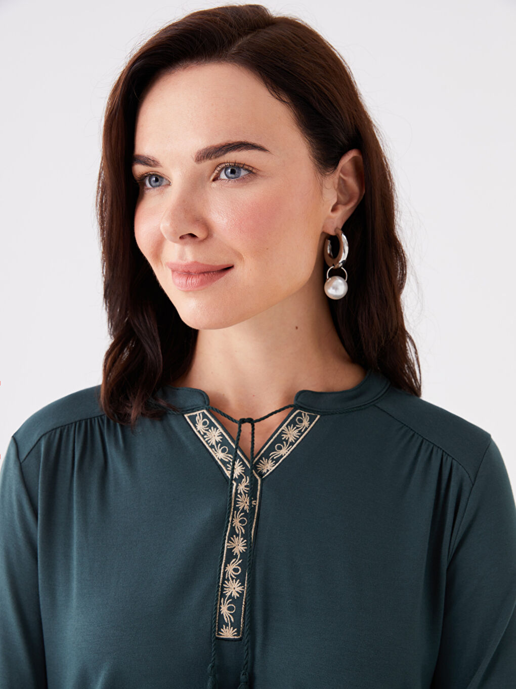 Yeşil Bağlamalı Yaka Nakışlı Uzun Kollu Kadın Bluz-2