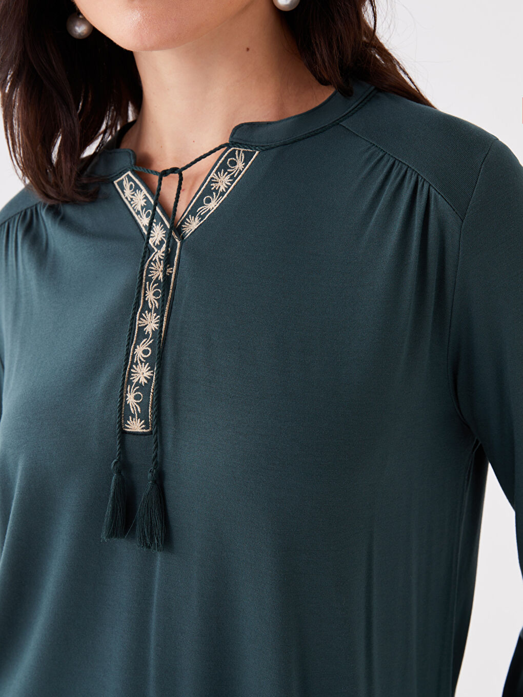 Yeşil Bağlamalı Yaka Nakışlı Uzun Kollu Kadın Bluz-3