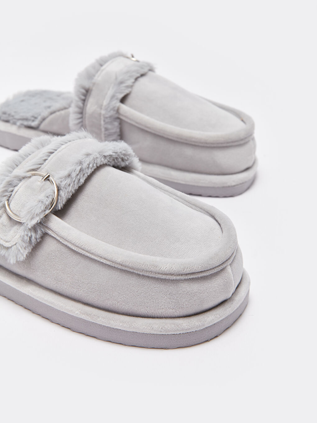 Gri Önü Kapalı Süet Kadın Ev Terliği-2