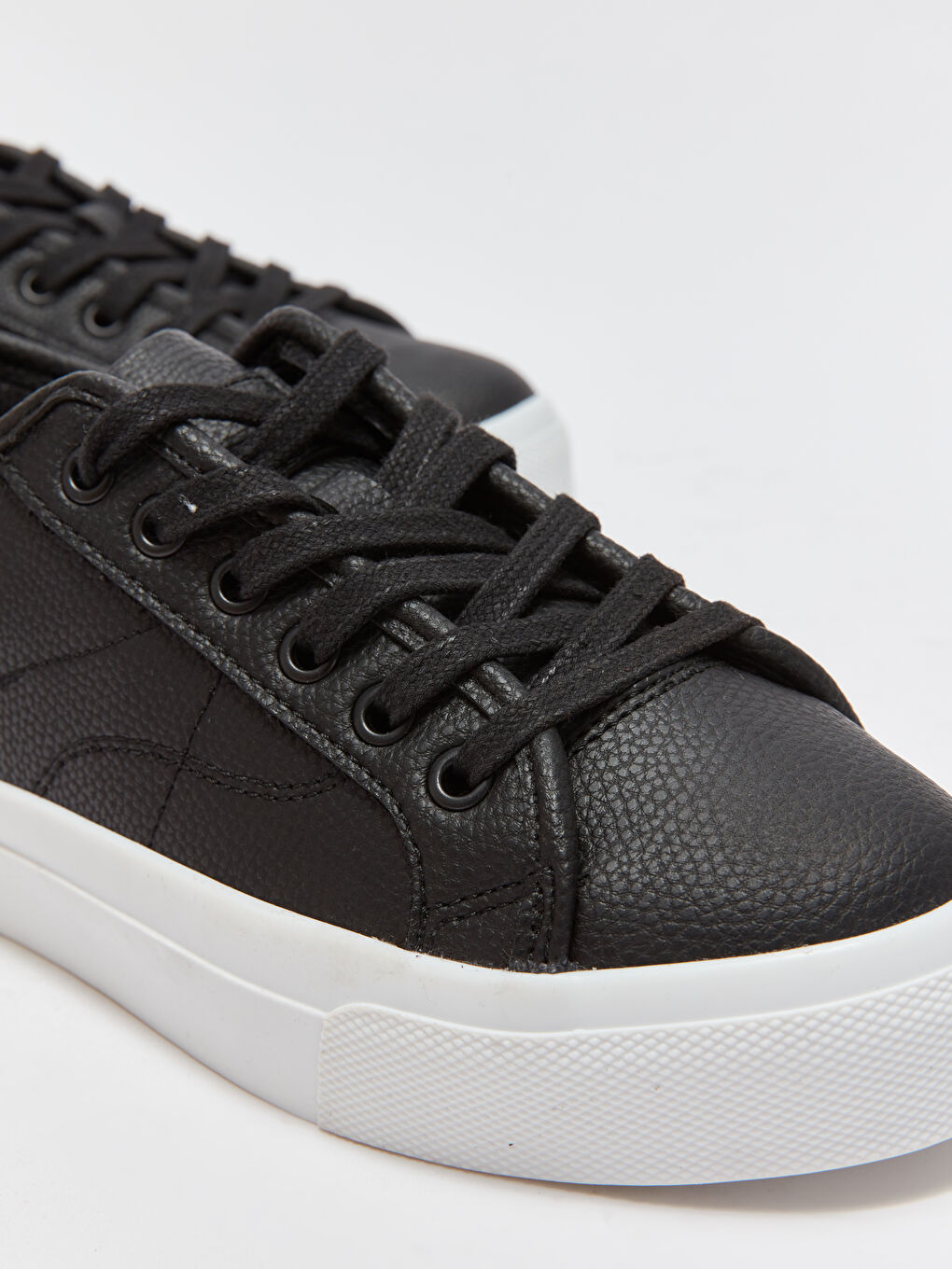 Siyah Bağcıklı Deri Görünümlü Kadın Spor Ayakkabı-5