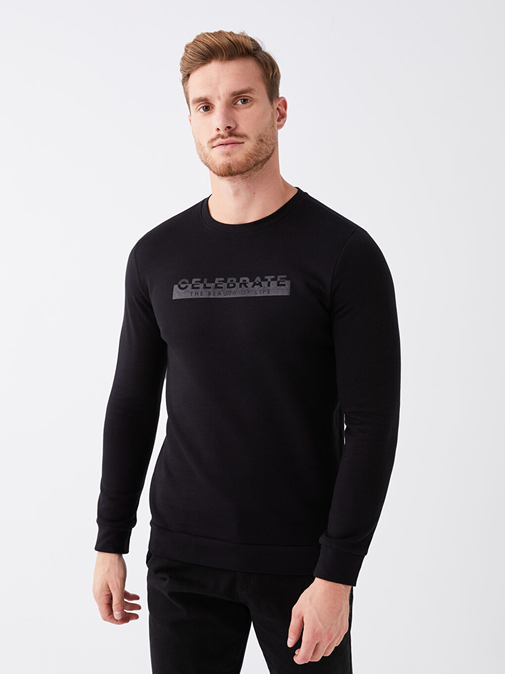 LCWAIKIKI Classic Yeni Siyah Bisiklet Yaka Uzun Kollu Baskılı Erkek Sweatshirt