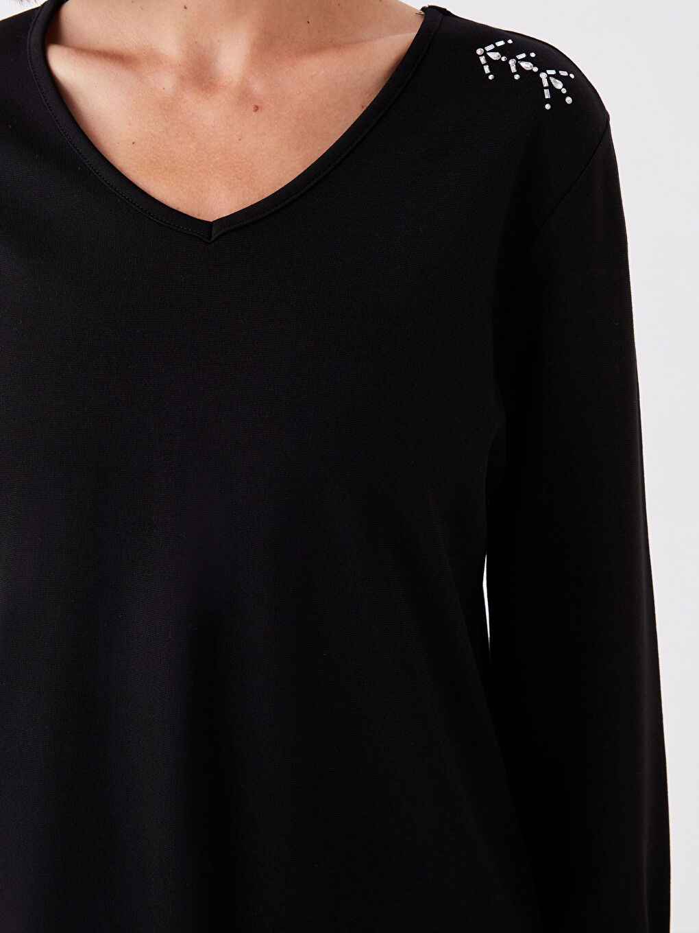 Siyah V Yaka Taşlı Uzun Kollu Kadın Bluz-3