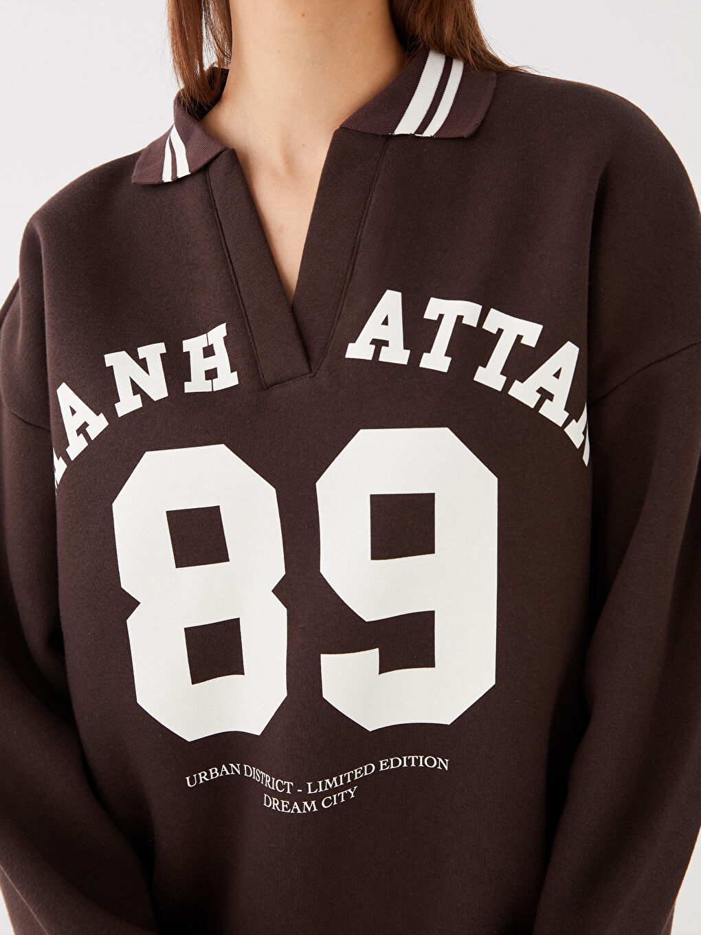 Kahverengi Polo Yaka Baskılı Oversize Kadın Kalın Sweatshirt-3