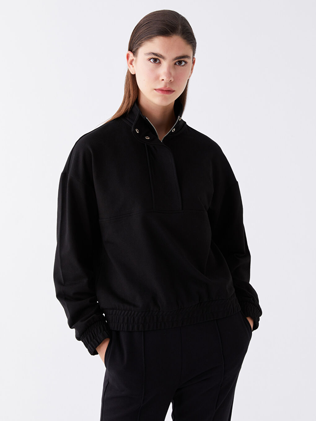 Siyah Dik Yaka Düz Uzun Kollu Kadın Sweatshirt