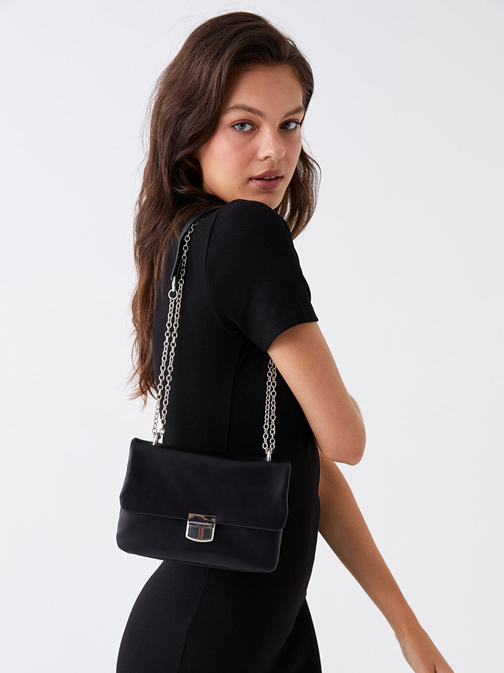 Siyah Deri Görünümlü Kadın Omuz Çantası-1